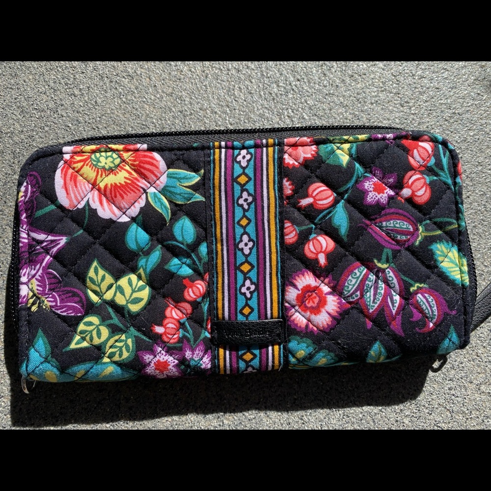 Vera Bradley Iconic RFID Vines Floral Accordion Wallet
